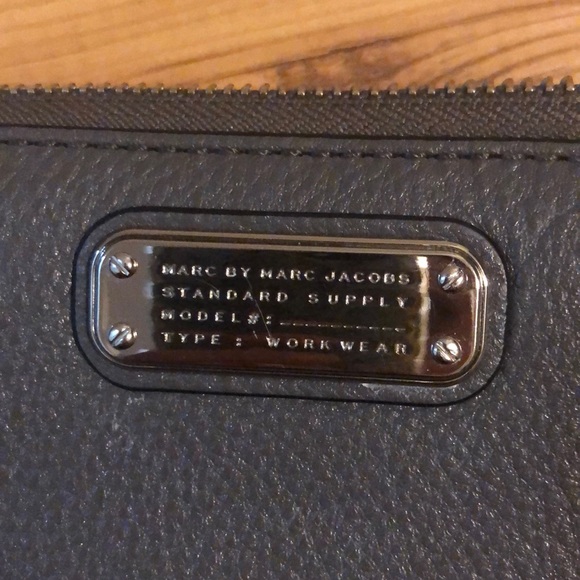Marc by Marc Jacobs gray wallet - Picture 2 of 6
